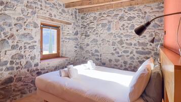 1 bedroom, iron/ironing board, free WiFi