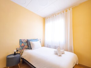 6 bedrooms, travel crib, free WiFi, bed sheets