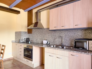 Fridge, microwave, oven, stovetop - Majordoms - Auguabella, Cal Pi (Sant Feliu de Pallerols)