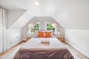 4 slaapkamers, een bureau, een strijkplank/strijkijzer, wifi