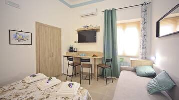 Room, Multiple Beds | Soundproofing, iron/ironing board, free WiFi