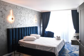 Leilighet, 2 soverom, balkong, sjøutsikt | Wi-fi (inkludert) og sengetøy