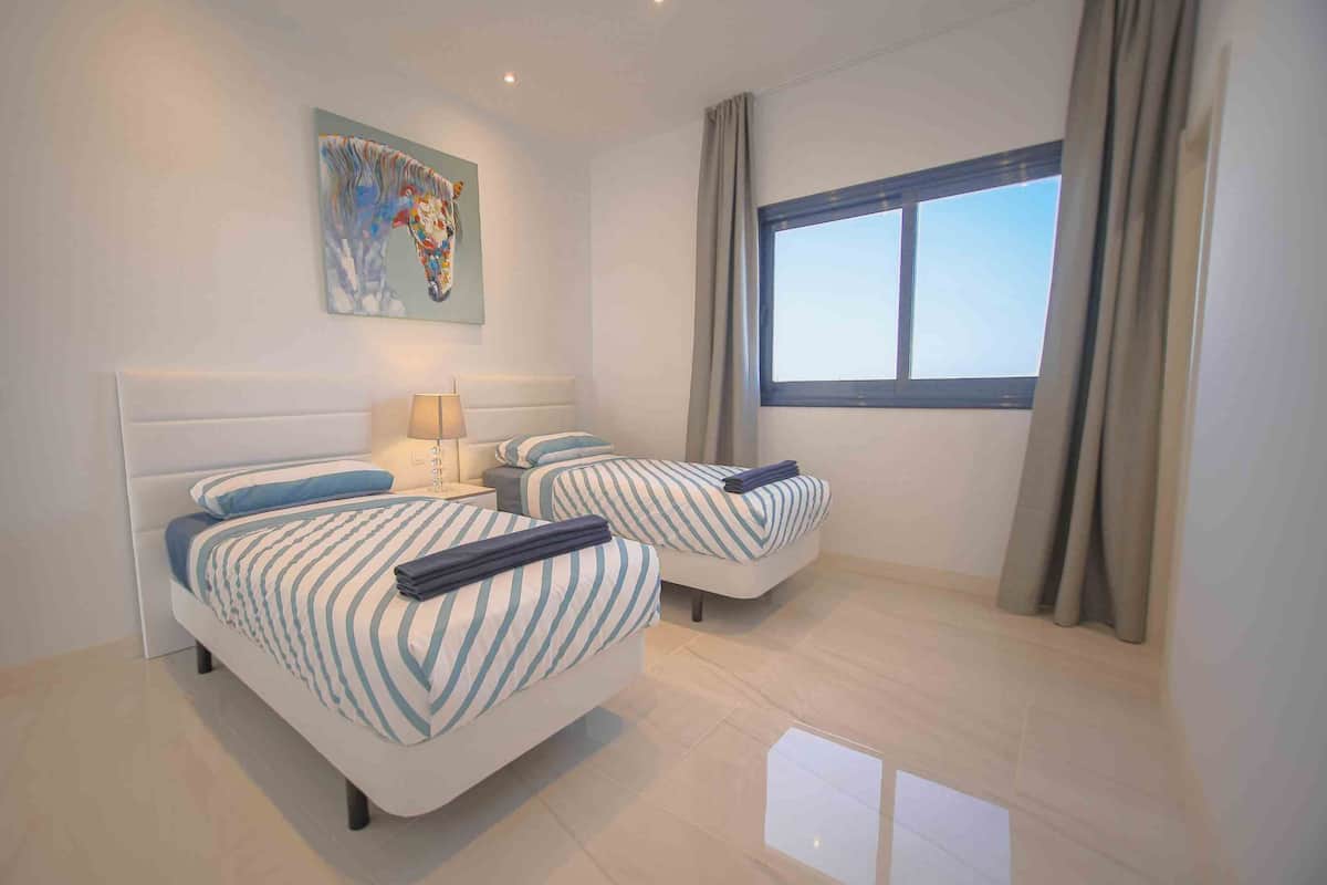 CATEGORY D - 2 BEDROOMS 2 SUPERIOR BATHROOMS