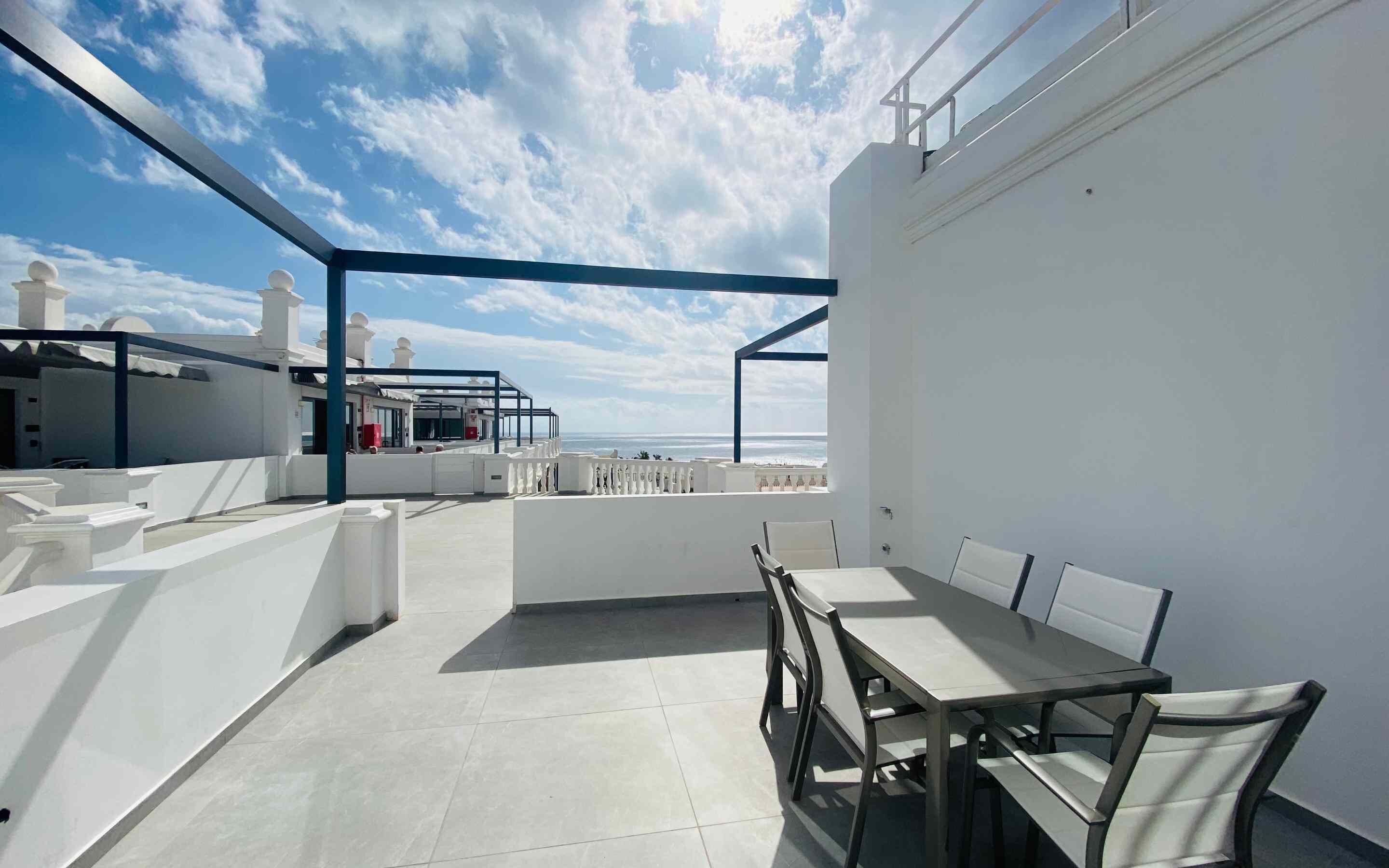 CATEGORY A - 3 BEDROOMS 2 BATHROOMS | Terrace/patio