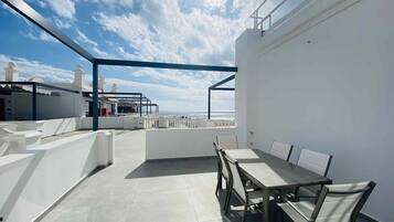 CATEGORY A - 3 BEDROOMS 2 BATHROOMS | Terrace/patio