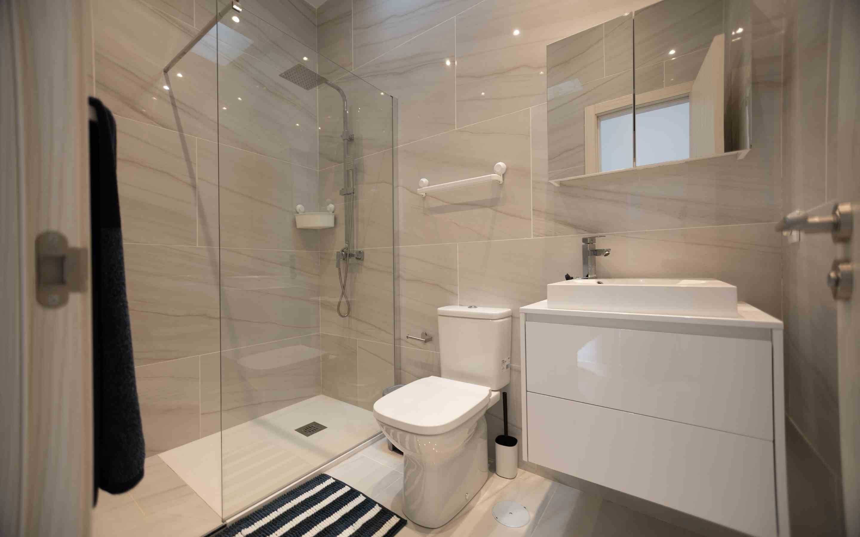 CATEGORY C - 2 BEDROOM 1 BATHROOM | Bathroom | Shower, hair dryer, towels