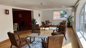 TV - MK Hotel (Milton Keynes)