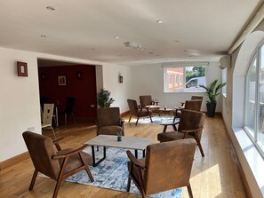 TV - MK Hotel (Milton Keynes)