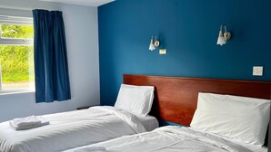 Blackout drapes, iron/ironing board (on request), WiFi (free) - MK Hotel (Milton Keynes)
