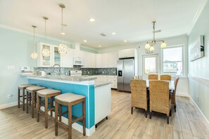 Fridge, microwave, oven, stovetop - Porch Paradise - 3 Beach & Water Views, Screened Porch! (Freeport)