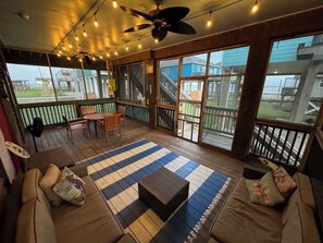 TV, offices - Sandy Beach & Water Views 3 Sides! Screened Porch! (Freeport)