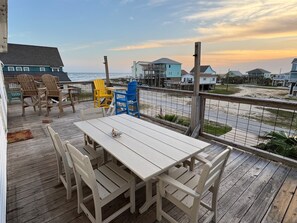 Outdoor dining - Sandy Beach & Water Views 3 Sides! Screened Porch! (Freeport)