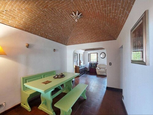 House Niva b&w, pets allowed 