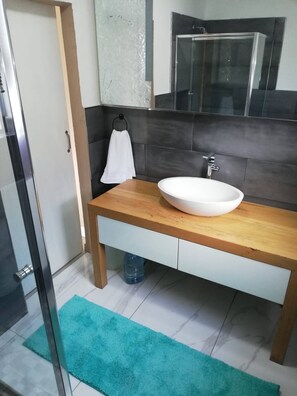 Shower, hair dryer, towels - Dawson's Creek Muizenberg (Cape Town)