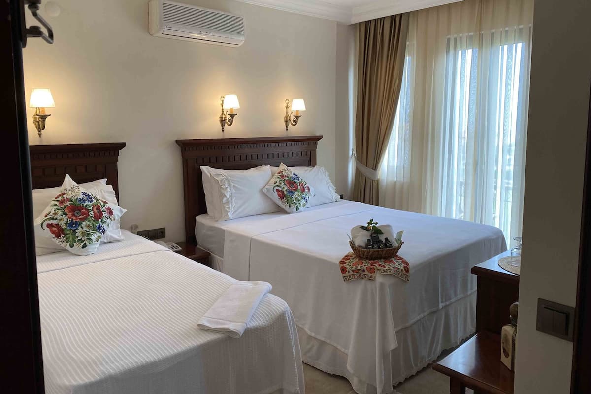 Deluxe Triple Room | Free WiFi