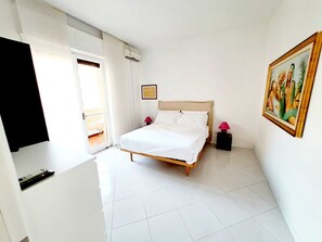 2 chambres, bureau, fer et planche à repasser, accès au Wi-Fi (inclus)
