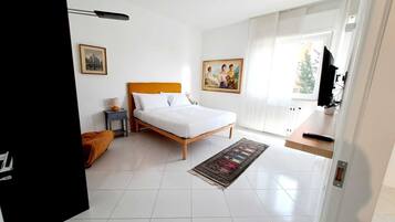 2 Schlafzimmer, Schreibtisch, BĂŒgeleisen/BĂŒgelbrett, kostenloses WLAN
