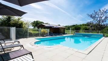 Piscine extérieure, piscine chauffée