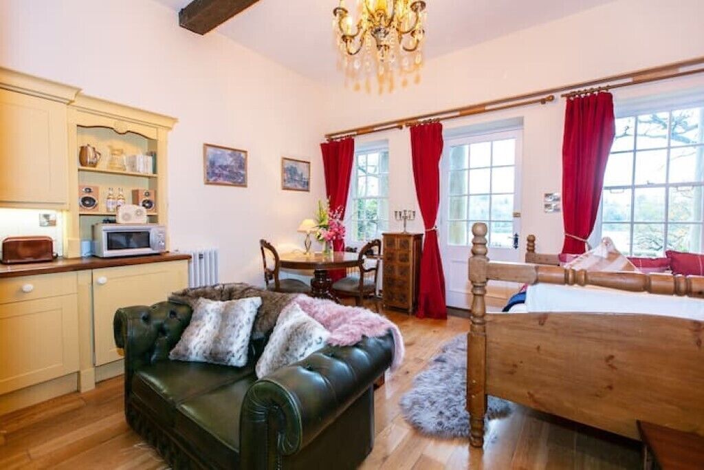 TV, fireplace, stereo