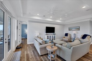 Smart TV - Welcome to the Tipsy Turtle: Luxury 4 bedroom home with Pool and Private Dock on Palm Island (Placida)