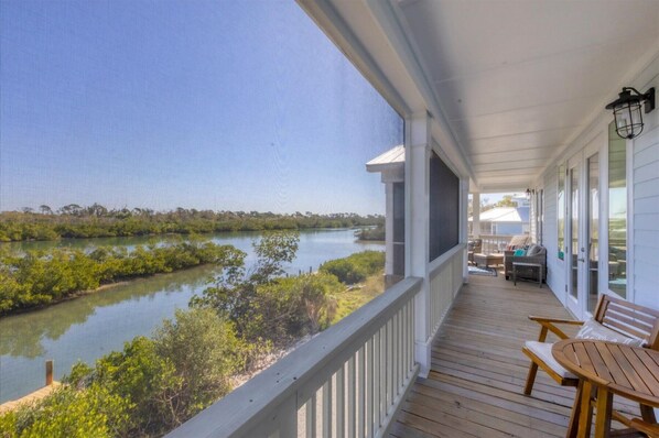 Terrace/patio - Welcome to the Tipsy Turtle: Luxury 4 bedroom home with Pool and Private Dock on Palm Island (Placida)