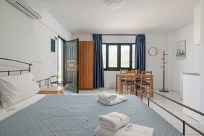 Zimmersafe, kostenloses WLAN, Bettwäsche