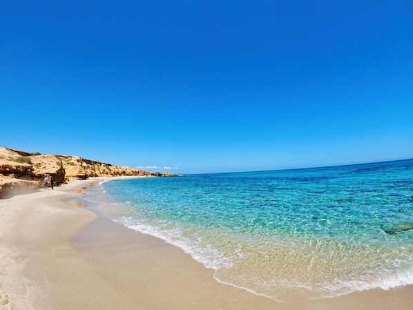 Espreguiçadeiras, toalhas de praia 