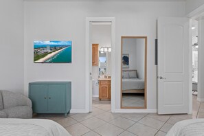 Condo, varias camas, patio (ESCAPE 1) | 2 habitaciones, decoración personalizada y muebles diferentes