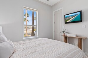 Condo, Plusieurs lits, patio (ESCAPE 1) | 2 chambres, décor unique, ameublement unique