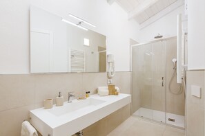 Deluxe Room, 1 King Bed, Non Smoking, Vineyard View | Bathroom | Shower, rainfall showerhead, free toiletries, hair dryer - La Vinia Bed&Wine Experience - Adults Only (Sassari)