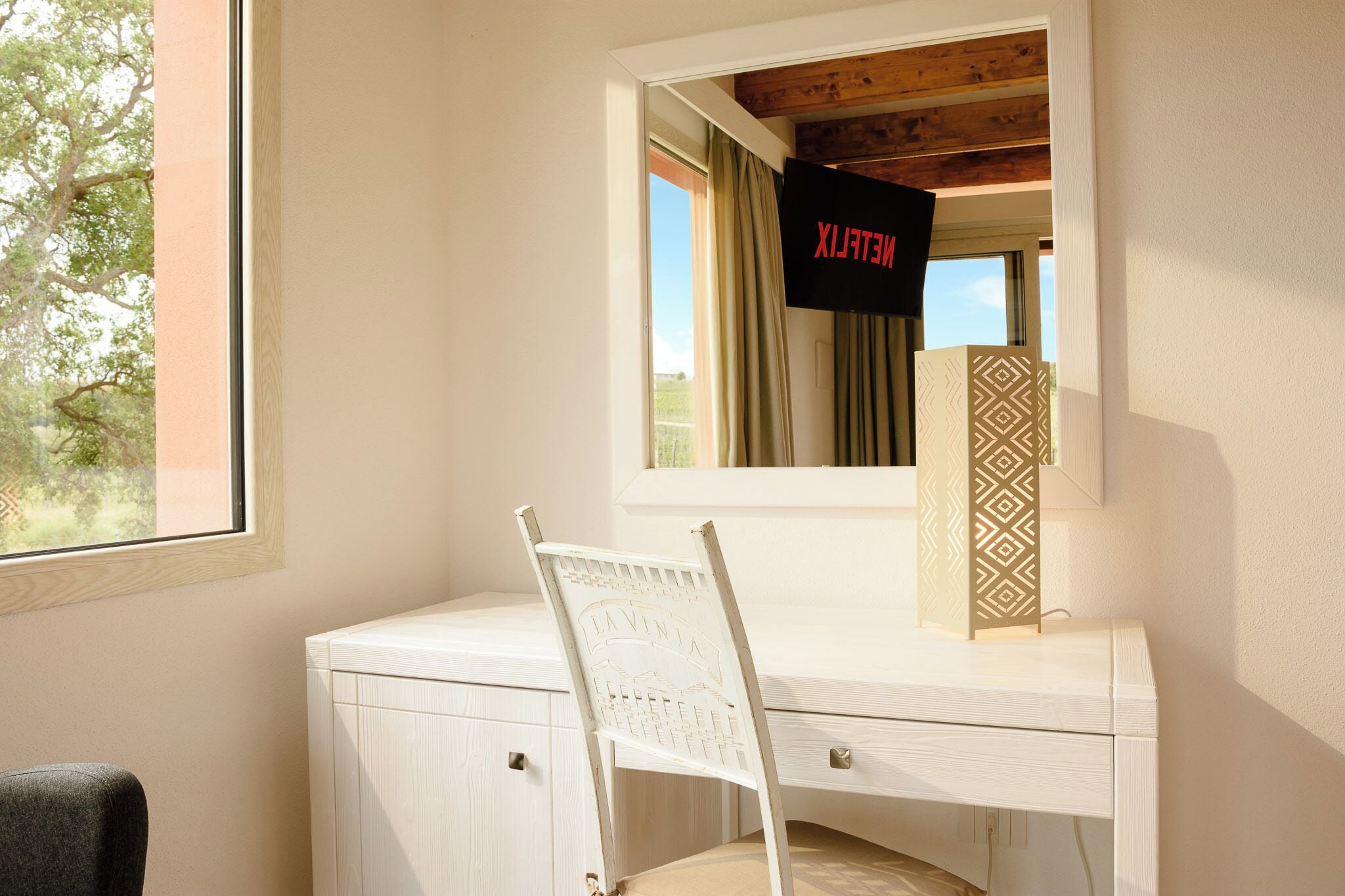 Camera Superior, 1 letto, non fumatori, vista piscina, vista vigneti "Kressia" | Frette Italian sheets, premium bedding, minibar, in-room safe