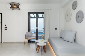 Elegant Suite with outdoor Jacuzzi | Premium bedding, memory foam beds, minibar, laptop workspace - Blé Suites Santorini (Santorini)