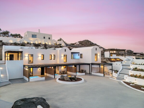 Front of property - Blé Suites Santorini (Santorini)