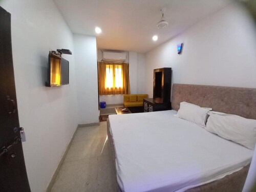 Goroomgo Metro Regency Lucknow