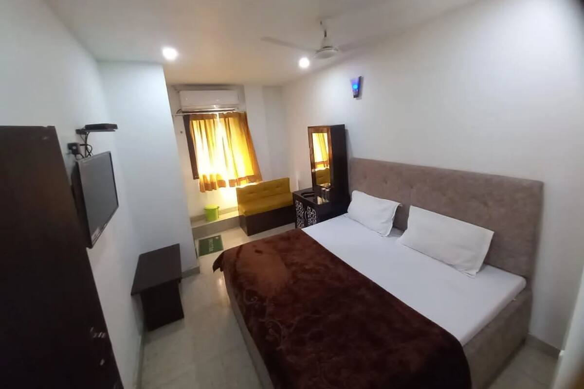 WiFi (free), bed sheets