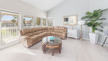 テレビ、テレビゲーム、書斎 / ワークスペース