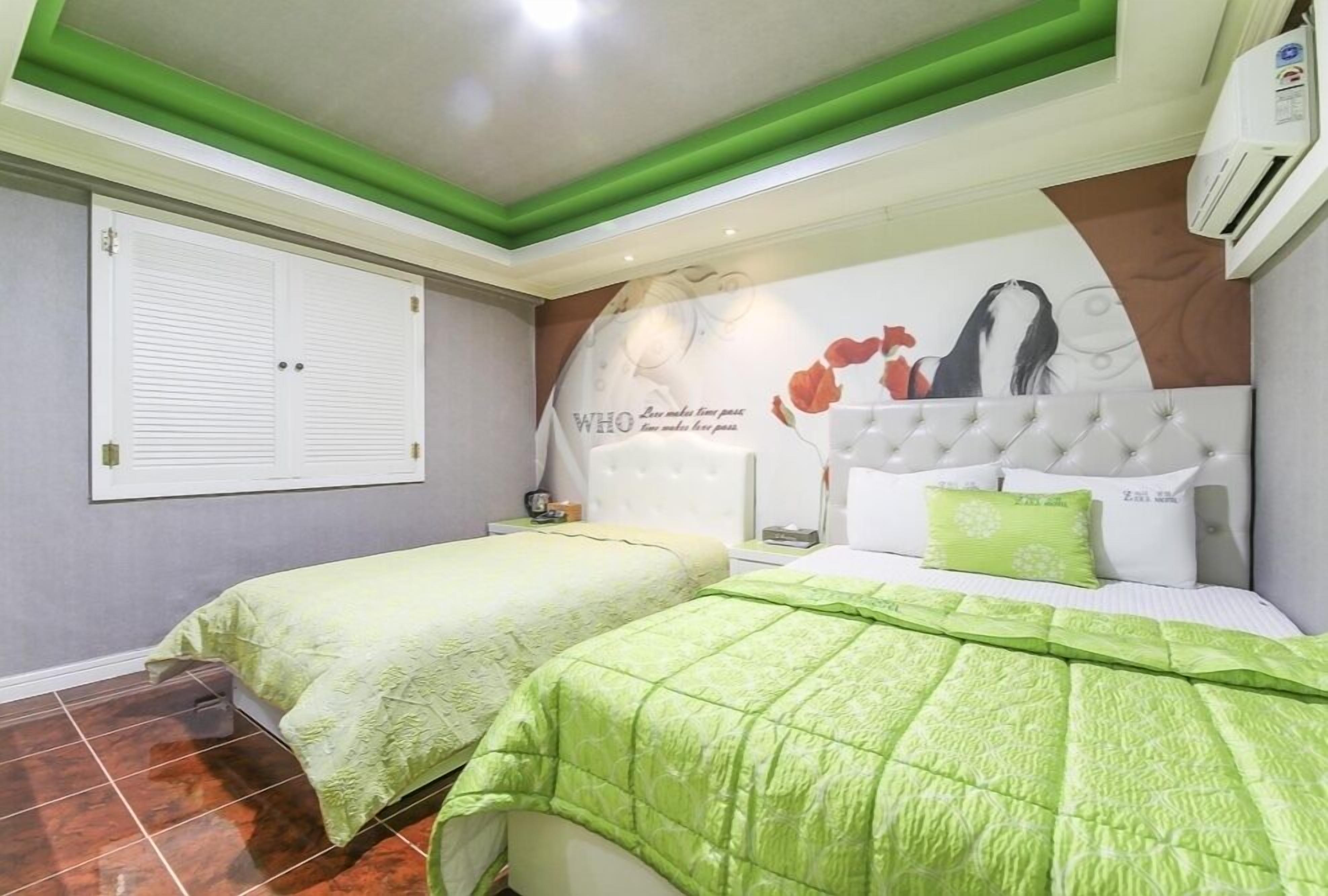 Deluxe Twin Room | Individually decorated, desk, laptop workspace, free WiFi