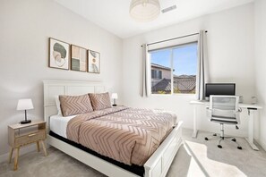 3 bedrooms, desk, iron/ironing board, free WiFi - Golfers' Paradise: Pool, Spa, EV Charger (La Quinta)