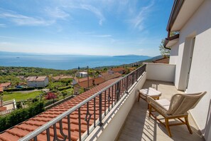 Property grounds - Beautiful 4 bedroom, 5 bathrooms Mediterranean style house with a pool and sauna (Poljane)