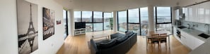 Apartment | Private kitchen | Fridge, microwave, oven, stovetop - Stunning 3-bed, 3-bath Apartment in Southampton (Southampton)
