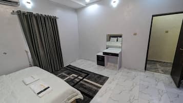 1 quarto, escrivaninha, Wi-Fi de cortesia
