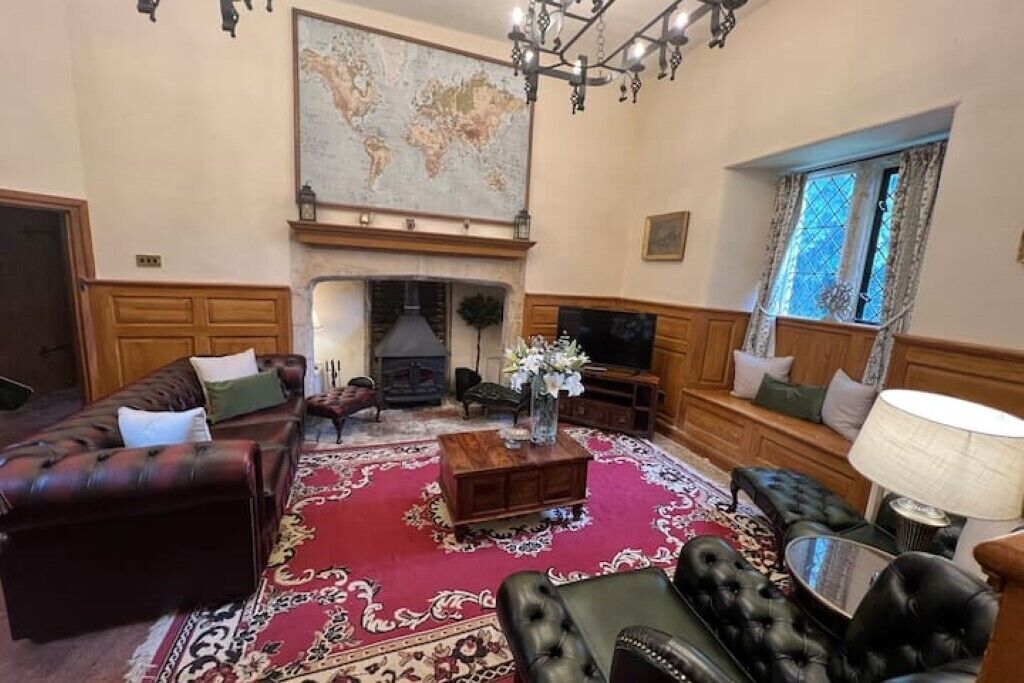 Smart TV, fireplace, DVD player, books