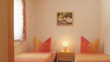 2 Schlafzimmer, Zimmersafe, Bügeleisen/Bügelbrett, WLAN