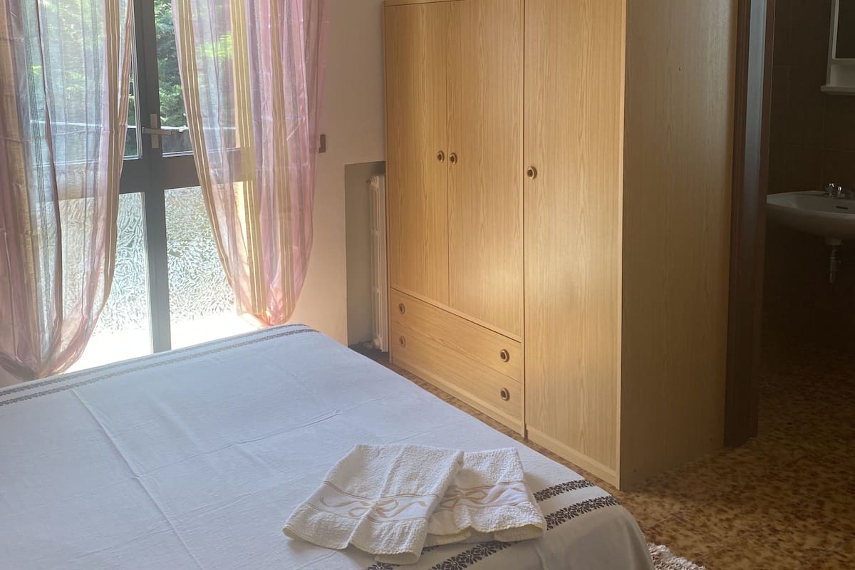 Basic Double Room, Mountain View | Free WiFi