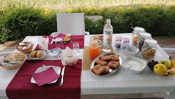 Café da manhã continental todos os dias (EUR 16 por pessoa)