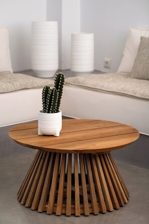 1 habitación, decoración personalizada y muebles diferentes 