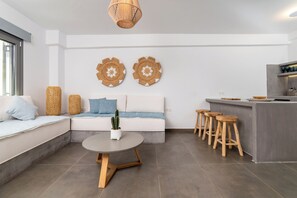 Suite – superior | Oppholdsomr�åde | En 52-tommers Flatskjerm-TV med Parabol-TV