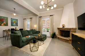 Living area - Regina's Downtown Apartment Corfuescapes (Corfu)