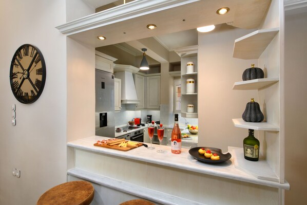 Electric kettle - Regina's Downtown Apartment Corfuescapes (Corfu)