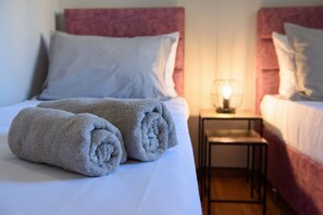 2 bedrooms, iron/ironing board, free WiFi - Regina's Downtown Apartment Corfuescapes (Corfu)